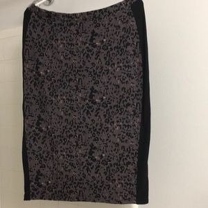 Troupe skirt with black stripes on both sides